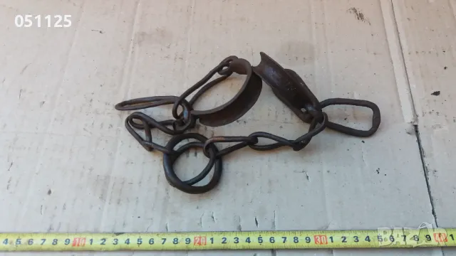 масивни ковани възрожденски окови, белезници, пранги , снимка 6 - Антикварни и старинни предмети - 47906637