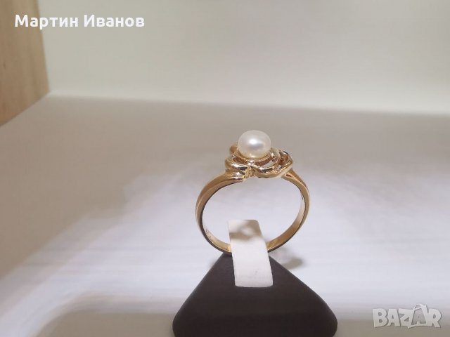 Златен пръстен с бяла перла 