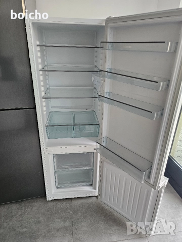 Хладилник Miele с фризер с 2 чекмеджета , снимка 3 - Хладилници - 52686504