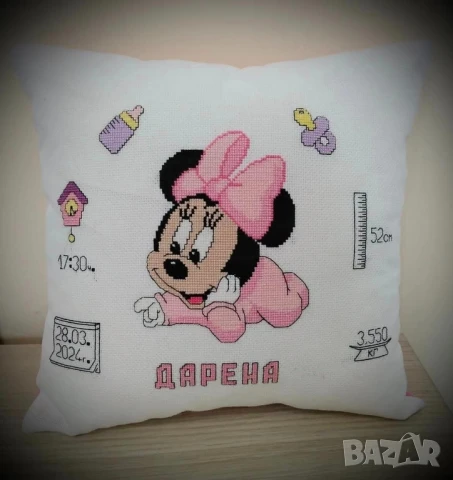 ръчно бродирана възглавница визитка с име 