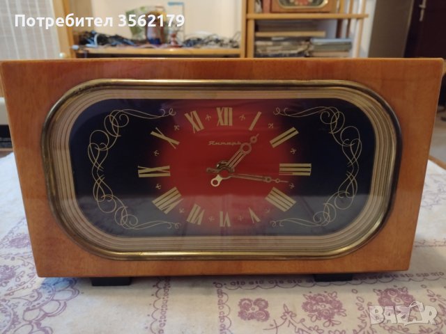 Руски часовник Янтар, снимка 1 - Антикварни и старинни предмети - 43927750