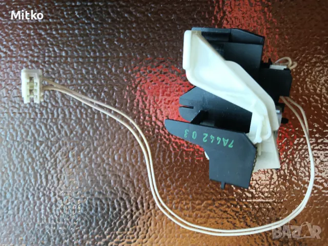 Микропревключвател с пуш бутон,шаси за монтаж и букса от сушиня Whirlpool, снимка 3 - Сушилни - 49350909