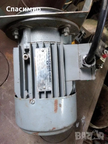 Ел двигател 550w на 2820об чешки , снимка 2 - Електродвигатели - 51169155