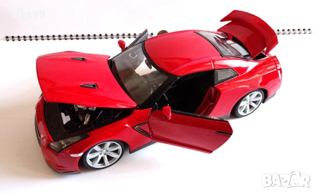 Nissan GT-R 2009 Bburago DIAMOND Мащаб 1:18, снимка 2 - Колекции - 53008169