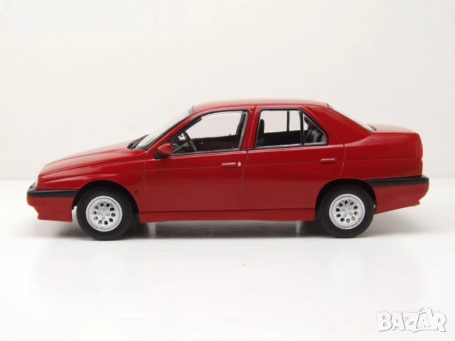 Alfa Romeo 155 1996 - мащаб 1:18 на Triple9 моделът е нов в кутия, снимка 3 - Колекции - 51197503