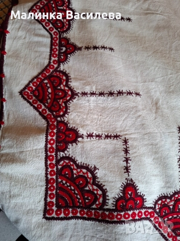Ръчно бродирана покривка за маса , снимка 3 - Декорация за дома - 52639599
