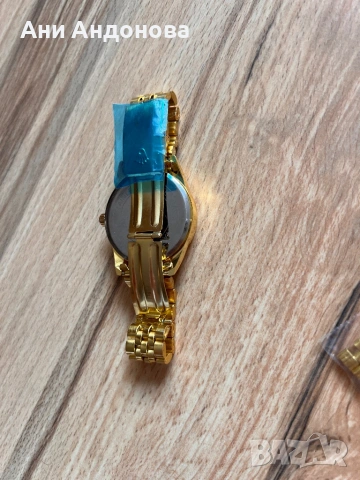 Дамски часовник жълто злато, снимка 2 - Дамски - 53042740