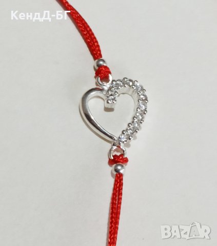 Гривничка от червен конец и сребърни елементи за късмет и против уроки