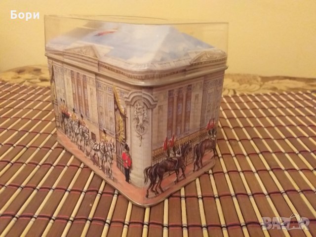 Метална кутия касичка от бонбони CHURCHILL'S BUCKINGHAM PALACE , снимка 5 - Декорация за дома - 28059282