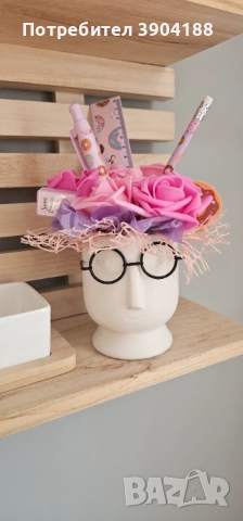 Кашпа с фоамени цветя 