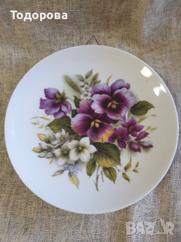 Красива чиния с флорални мотиви за стена-Бавария, снимка 1 - Чинии - 44911598