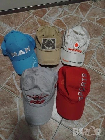 Шапки със козирки, снимка 8 - Шапки - 36671887