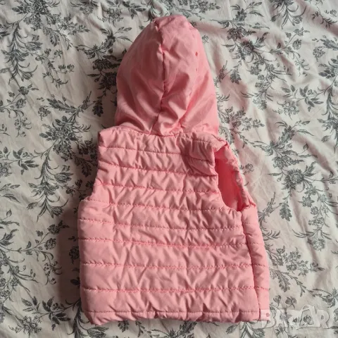 Елек / грейка с качулка за момиче Waikiki, снимка 2 - Жилетки и елечета за бебе - 50068016