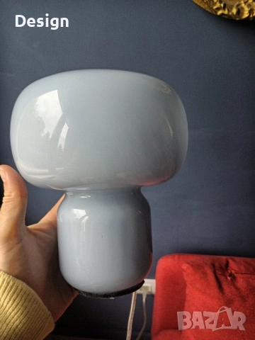 Малка синя настолна лампа тип мраморна.