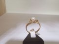 Златен пръстен с бяла перла 