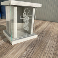 Фенер за паметник / нагробна плоча с гравиран кръст на стъклото, снимка 1 - Траурни и погребални услуги - 44875856