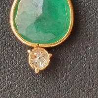 Златна 18к висулка(медальон-колие) с диамант и изумруд, снимка 3 - Колиета, медальони, синджири - 43086118