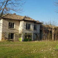 Продава се двуетажна къща в село Паламарца