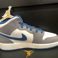 Маратонки оригинални NIKE AIR JORDAN 1 MID WHITE TRUE BLUE GREY, снимка 6 - Детски маратонки - 43386433