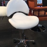 Козметичен/фризьорски стол - табуретка с облегалка Dani - различни цветове 46/62 см, снимка 1 - Друго оборудване - 24223951