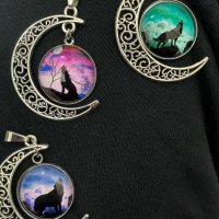 Медальон с вълк и луна, снимка 2 - Колиета, медальони, синджири - 34984609