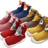 Детски Чорапи с гумена подметка против хлъзгане , Различни цветове , Различни номера , снимка 1 - Чорапи - 43446929