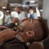 Мъжко подстригване и оформяне на брада в бръснарница Zeus Barbershop & Store | Premium Men`s Club, снимка 1 - Фризьорски услуги - 37748182
