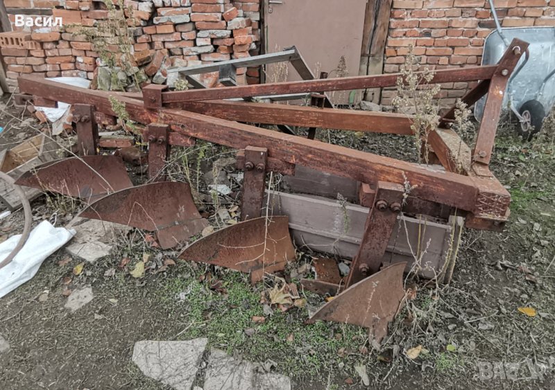 Плуг за оране с 5 корпуса, снимка 1