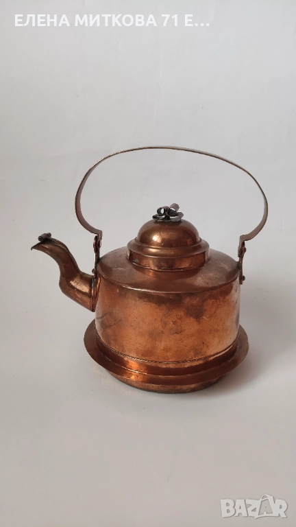 Стар меден чайник с подвижна дръжка и капаче на чучура, снимка 1