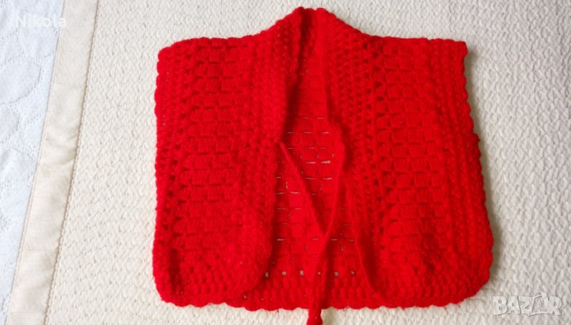 Бебешка червена плетена жилетка дъжина 25см . Нова., снимка 1