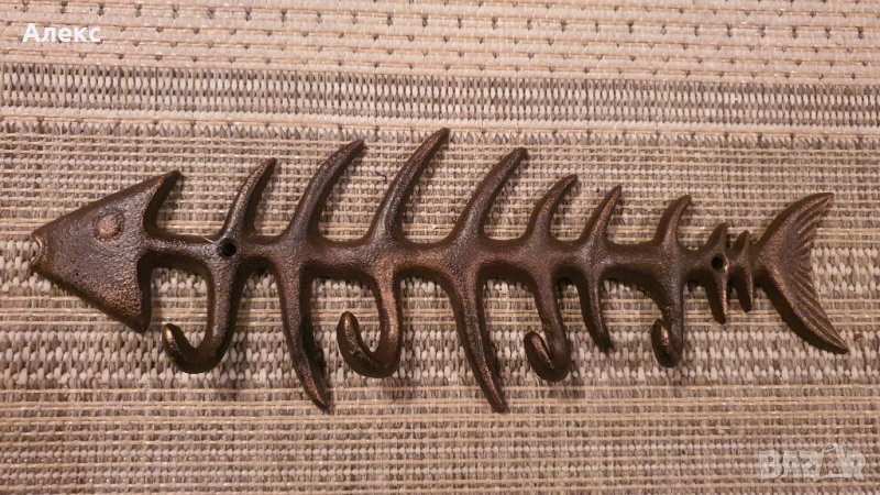 Чугунена впечатляваща закачалка–Скелет на риба., снимка 1