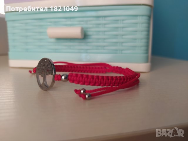 Гривна с червен конец и елемент "дървото на живота", снимка 5 - Гривни - 39929093