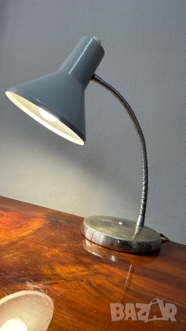 Метална настолна лампа, снимка 1 - Настолни лампи - 43815630