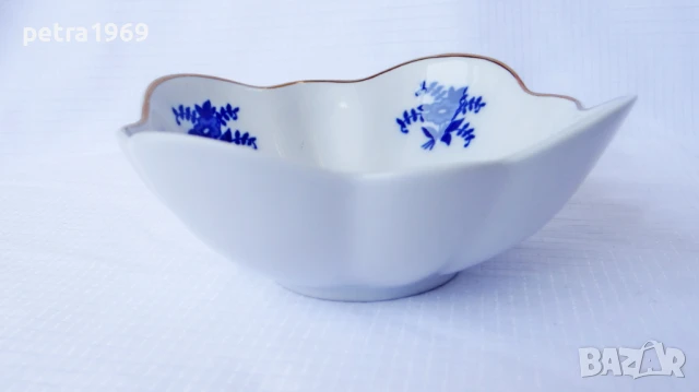 Порцеланова некръгла купа на Коростенския завод със златен кант и кобалтови цветя, снимка 3 - Други - 50627821