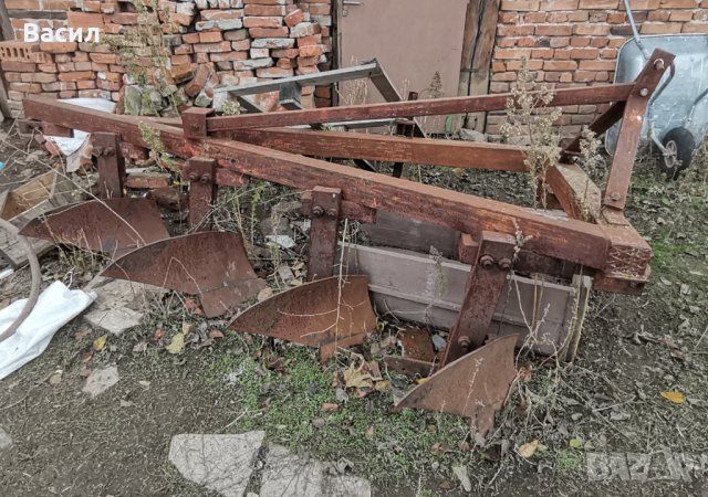 Плуг за оране с 5 корпуса