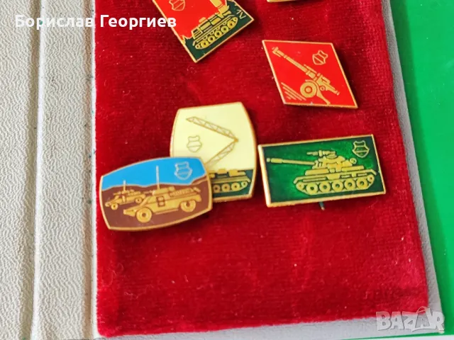 колекция стари Унгарски военни знаци значки в кутия

, снимка 4 - Колекции - 49920721