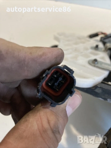 Механизъм на бравата на предната лява врата за KIA Carnival (2006–2012), снимка 2 - Части - 53198907