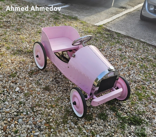 Ретро модел на метална кола с педали 