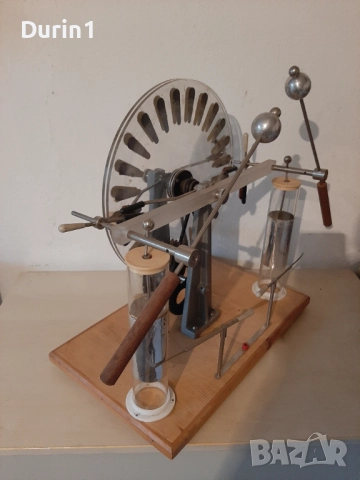 Учебен модел на електростатичен генератор  на Wimshurst, снимка 6 - Декорация за дома - 51976988