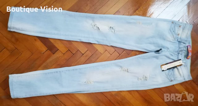 Ново! Светлосини дънки с накъсан ефект