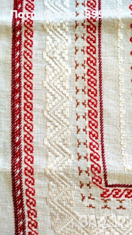 Ръчно бродирана покривка и керамичен сервиз, снимка 3 - Сервизи - 51709494