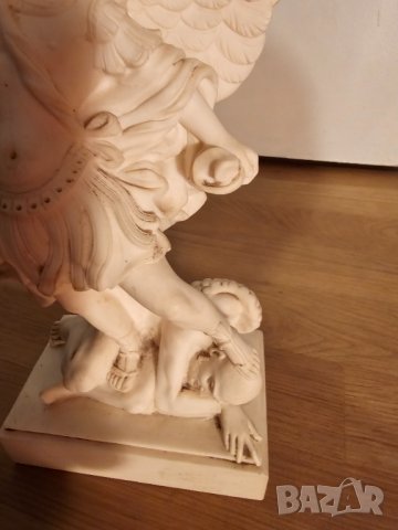 Старинна италианска скулптура Фаро  Архангел Михаил с копие и огнен меч, с които пронизва Дявола - п, снимка 3 - Антикварни и старинни предмети - 43901197