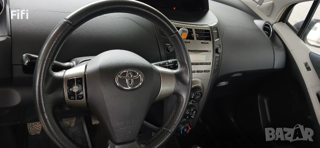 Toyota Yaris 1.0/facelift, снимка 6 - Автомобили и джипове - 53297184