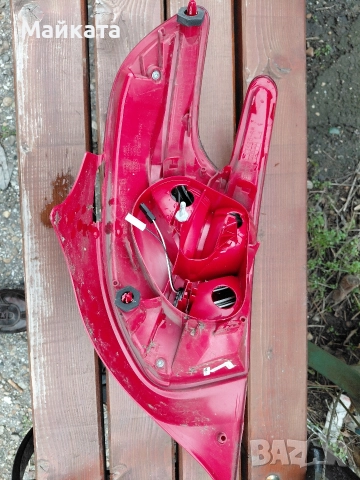 Заден ляв стоп за Пежо 208.2015 година., снимка 2 - Части - 52800524