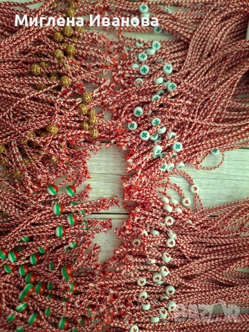 Мартеници десятки на едро и дребно , снимка 17 - Гривни - 31444047