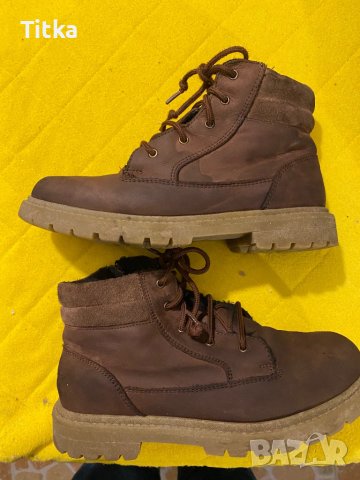 Ботуши естествена кожа 35 номер + торба дрешки