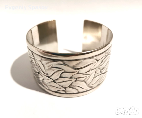 Старинна Сребърна Масивна Широка Отворена Гривна с Релеф Листа