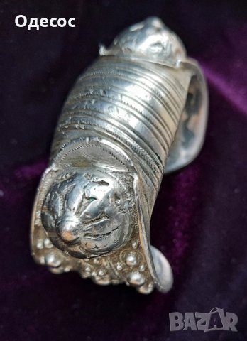 Старинна възрожденска сребърна гривна рогатка, снимка 5 - Антикварни и старинни предмети - 35571500