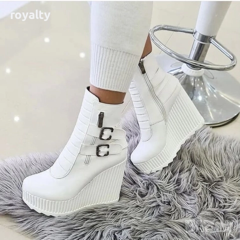 Боти на платформа - бяла кожа