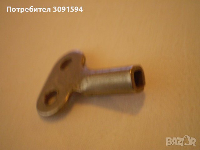Стар ключ за стенен часовник СССР а може и настолен , снимка 5 - Антикварни и старинни предмети - 40496609
